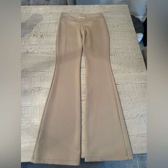 Dfyne Hannah Pearson Flared Leggings in Beige - Picture 3 of 4